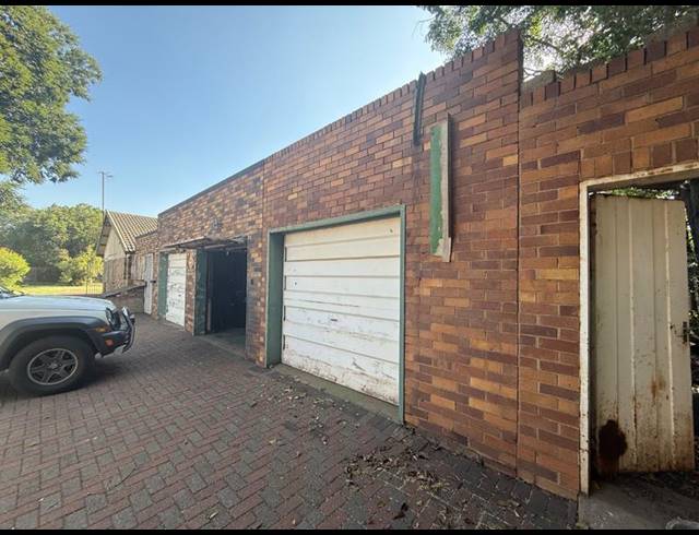 3 BEDROOM HOUSE FOR SALE IN VANDERBIJLPARK CE 2